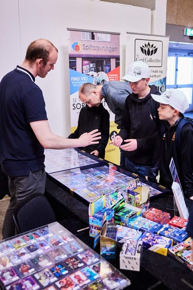 Spilforsyningen til Gamebox: PokeMon trading card games