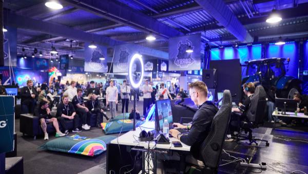 GÆSTER STRØMMER TIL DANMARKS STØRSTE GAMINGEVENT