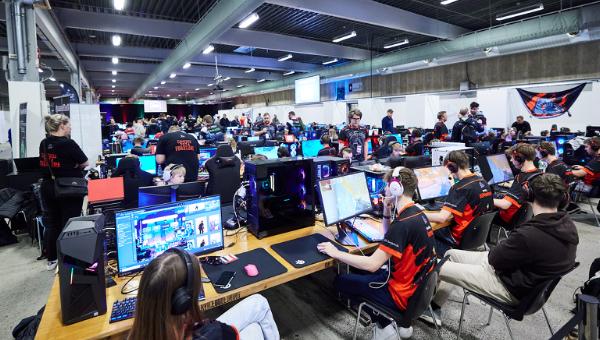 ESPORTLIGAEN OG GAMEBOX FESTIVAL FORLÆNGER SAMARBEJDET MED TRE ÅR