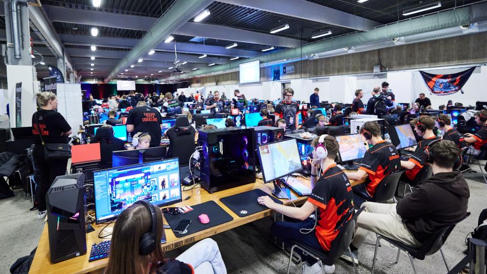 ESPORTLIGAEN OG GAMEBOX FESTIVAL FORLÆNGER SAMARBEJDET MED TRE ÅR